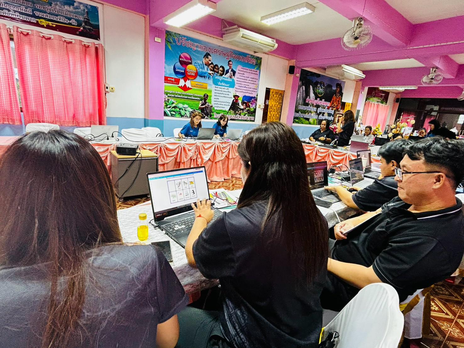 13. โครงการการพัฒนาบอร์ดเกมการเรียนรู้ เพื่อส่งเสริมคุณลักษณะอันพึงประสงค์ของผู้เรียนตามบริบทโรงเรียน ภายใต้โครงการพัฒนาคุณภาพการศึกษาและการพัฒนาท้องถิ่นโดยมีสถาบันอุดมศึกษาเป็นพี่เลี้ยงเครือข่ายเพื่อการพัฒนาอุดมศึกษา